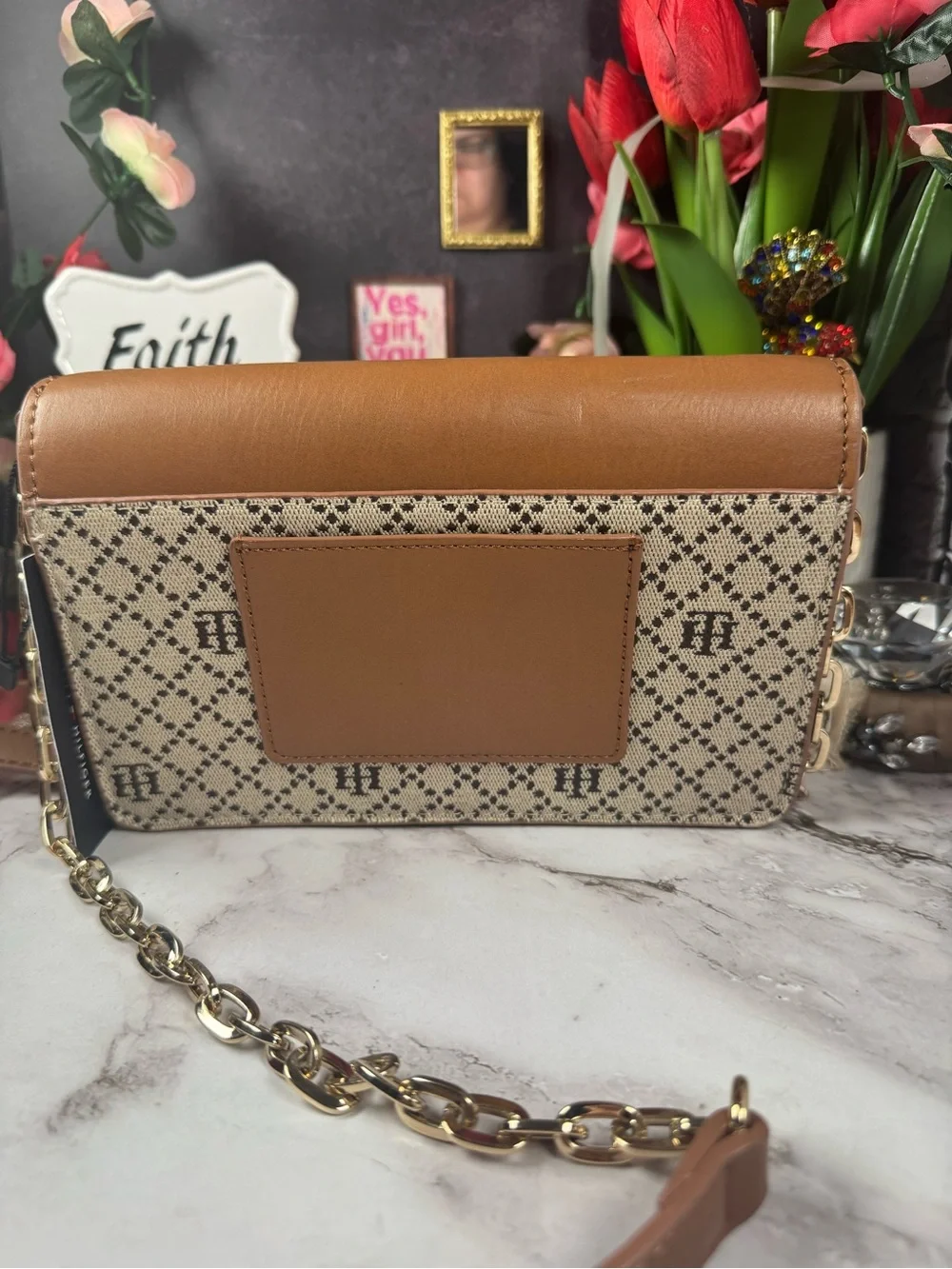 Tommy Hilfiger Tan & Beige Signature Crossbody Wallet